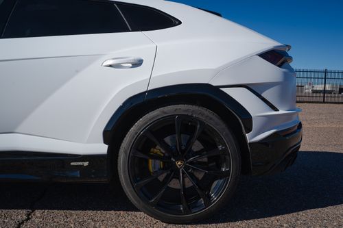 Lamborghini Urus S - Image 7